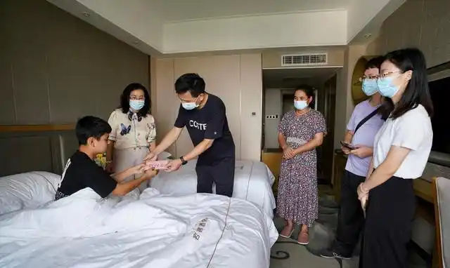 广东援疆医生熊柯：“我一直挂念你的眼睛” 广东援疆医生熊柯看望阿卜杜艾尼—— “我一直挂念你的眼睛”